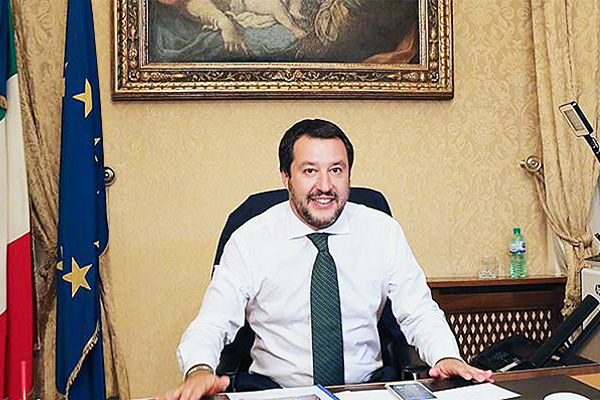 salvini ministro desk x